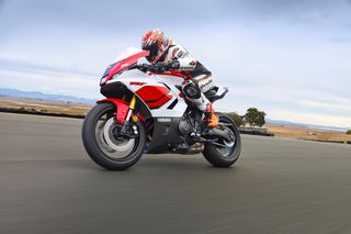 Yamaha YZF - R 7 2026 ΕΤΟΙΜΟΠΑΡΑΔΟΤΗ! R7 Anniversary White-thumb-7