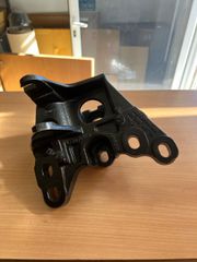 EVOQUE ‘19-25/Discovery Sport/E-Pace ‘14-24 Εμπρός βάση (Μπρακετο) Κινητήρα J9C27438 / LR144459 / L8D2-6P096-AA