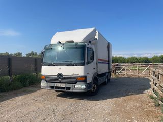 Ψυγείο Mercedes-Benz 2004 atego 818
