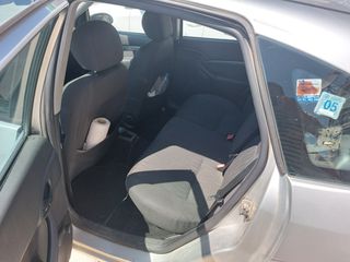 Ford Focus 2003-thumb-10