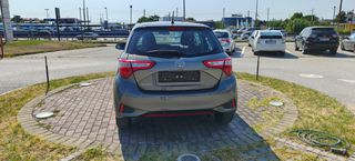 Toyota Yaris 2018 1.5 D TEAM-thumb-6