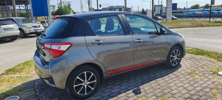 Toyota Yaris 2018 1.5 D TEAM-thumb-7