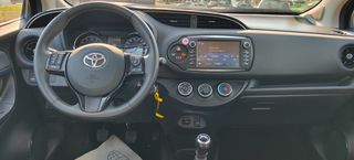 Toyota Yaris 2018 1.5 D TEAM-thumb-12