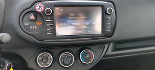 Toyota Yaris 2018 1.5 D TEAM-thumb-13