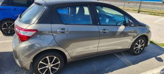 Toyota Yaris 2018 1.5 D TEAM-thumb-5