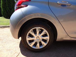 Peugeot 208 2019-thumb-9