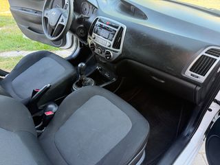 Hyundai i 20 2014 1.1 DIESEL 80ps-thumb-10