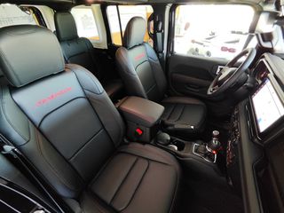 Jeep Wrangler 2025 RUBICON SKY ONE-thumb-36