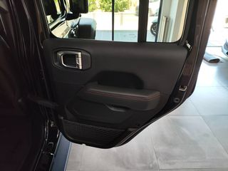 Jeep Wrangler 2025 RUBICON SKY ONE-thumb-14