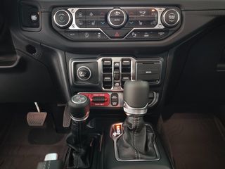 Jeep Wrangler 2025 RUBICON SKY ONE-thumb-25