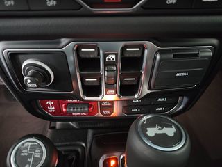 Jeep Wrangler 2025 RUBICON SKY ONE-thumb-31