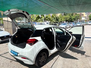 Hyundai i 20 2015 1.1 CRDI BLUE STYLE Speed6 Euro6 BokServiss Προσφορά 09/23-thumb-12
