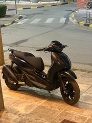 Piaggio Beverly 300 2023 DEEP BLACK