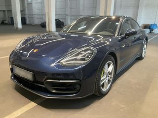 Porsche Panamera 2021