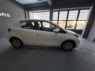 Toyota Yaris 2014-thumb-6