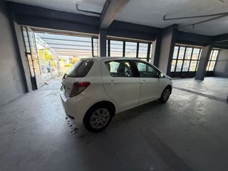 Toyota Yaris 2014-thumb-7