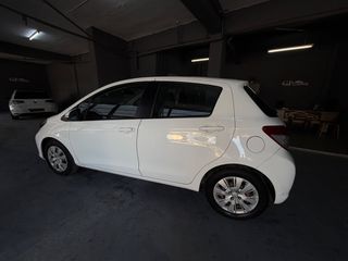 Toyota Yaris 2014-thumb-11