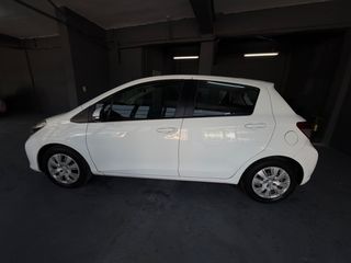 Toyota Yaris 2014-thumb-12