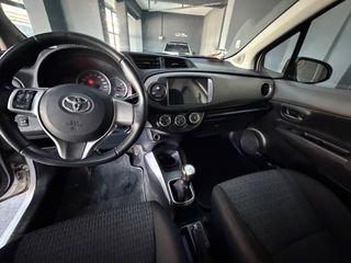 Toyota Yaris 2014-thumb-14