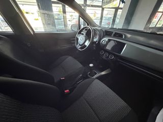 Toyota Yaris 2014-thumb-17