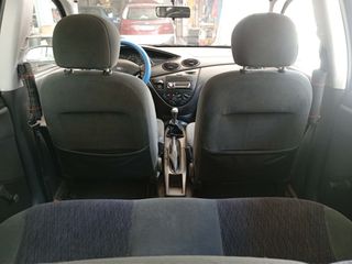 Ford Focus 2000-thumb-1