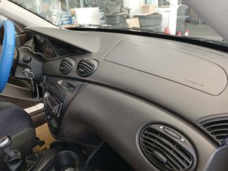Ford Focus 2000-thumb-2