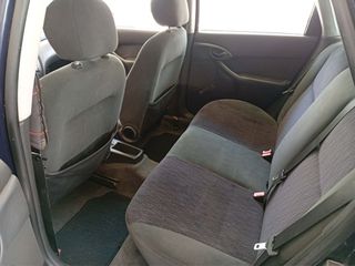 Ford Focus 2000-thumb-8