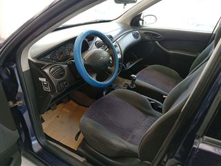 Ford Focus 2000-thumb-9
