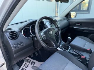 Suzuki Grand Vitara 2005-thumb-9