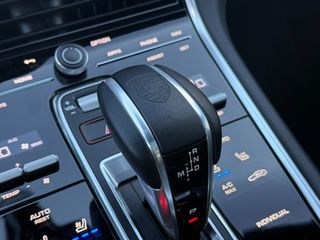 Porsche Panamera 2023 4S E-Hybrid Facelift Full Options / Porsche Approved-thumb-19
