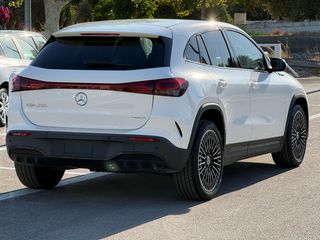 Mercedes-Benz EQA 2021 250 AMG Line, Ambient,  Alcantara, 98% Υγεία Μπαταρίας.-thumb-9