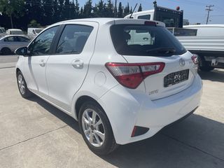 Toyota Yaris 2017-thumb-2