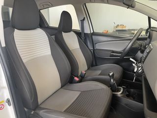 Toyota Yaris 2017-thumb-7