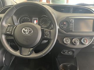 Toyota Yaris 2017-thumb-9