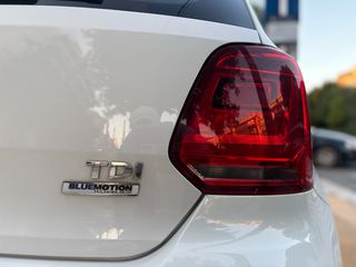 Volkswagen Polo 2016-thumb-12