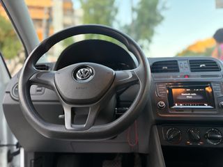 Volkswagen Polo 2016-thumb-18