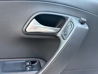 Volkswagen Polo 2016-thumb-23