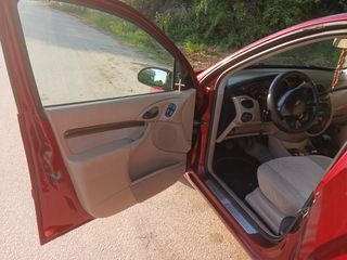 Ford Focus 2002 Ghia-thumb-3
