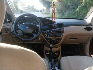 Ford Focus 2002 Ghia-thumb-10