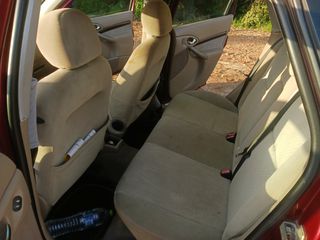 Ford Focus 2002 Ghia-thumb-11