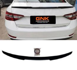 ΑΕΡΟΤΟΜΗ πορτ-μπαγκάζ Skoda Superb (2016-2021) M4 Design Piano black μαύρη γυαλιστερή