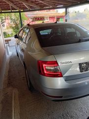 Skoda Octavia 2018-thumb-5