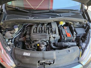 Peugeot 208 2016-thumb-11