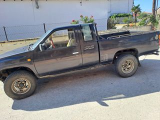 Nissan Navara 2001-thumb-1