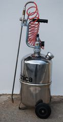 Πωλείται τροχήλατος ανοξείδωτος ψεκαστήρας αέρος για καθαριστικά υγρά .