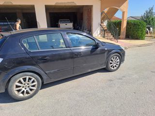 Opel Astra 2005-thumb-5