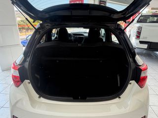 Toyota Yaris 2018 1.5 c.c 111hp 5D Selection 6 M/T-thumb-10