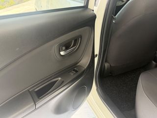 Toyota Yaris 2018 1.5 c.c 111hp 5D Selection 6 M/T-thumb-22
