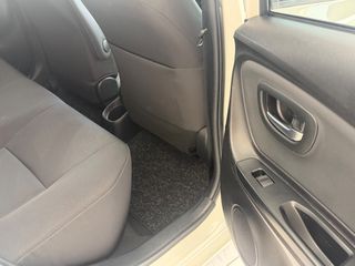 Toyota Yaris 2018 1.5 c.c 111hp 5D Selection 6 M/T-thumb-24