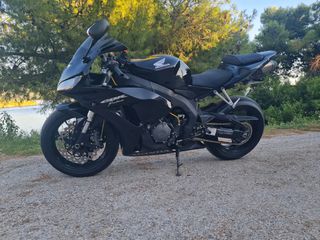 Honda CBR 1000RR 2006-thumb-1